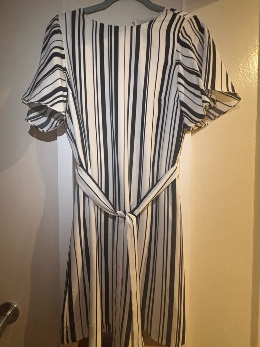H&M Black and White Striped Knee-Length Dress w/Matching Tie Belt
